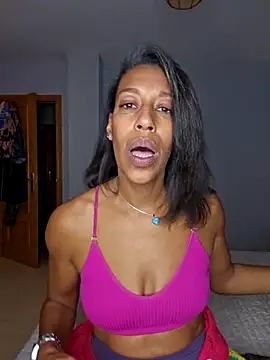 Snapshot of Goldenlace chatting on 11/10/25, 05:56 Goldenlace online show from 11/10/25, 05:56