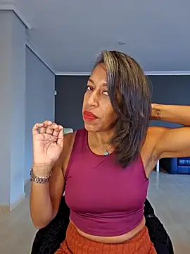 Snapshot of Goldenlace chatting on 11/16/25, 03:17 Goldenlace online show from 11/16/25, 03:17