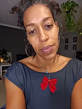 Snapshot of Goldenlace chatting on 12/13/25, 07:53 Goldenlace online show from 12/13/25, 07:53