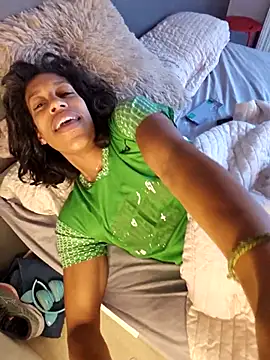 Snapshot of Goldenlace chatting on 12/14/25, 07:58 Goldenlace online show from 12/14/25, 07:58