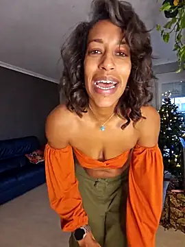 Snapshot of Goldenlace chatting on 12/19/25, 09:27 Goldenlace online show from 12/19/25, 09:27