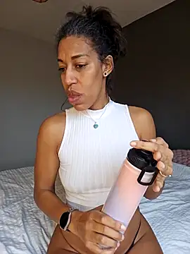 Snapshot of Goldenlace chatting on 02/11/26, 01:05 Goldenlace online show from 02/11/26, 01:05