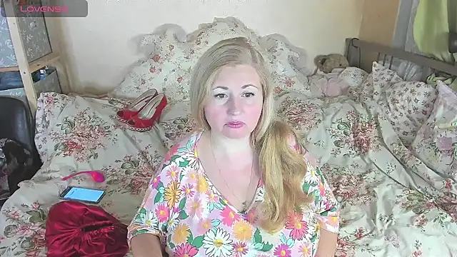 Snapshot of BustyDonnaSexyy chatting on 02/25/26, 05:00 BustyDonnaSexyy online show from 02/25/26, 05:00