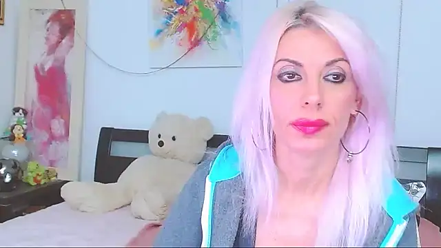 HoneyLara online show from 10/26/25, 07:09