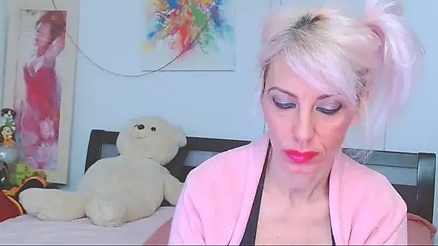 HoneyLara online show from 12/13/25, 09:20