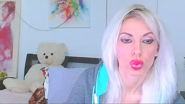 HoneyLara online show from 02/24/26, 10:52