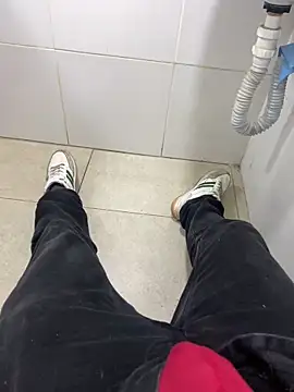 Snapshot of stuard-19 chatting on 10/29/25, 03:42 stuard-19 online show from 10/29/25, 03:42