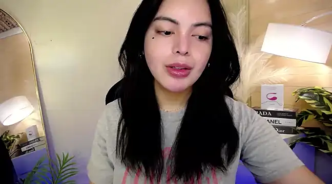 Snapshot of HotstuffCherrySummer chatting on 12/31/24, 05:11 HotstuffCherrySummer online show from 12/31/24, 05:11