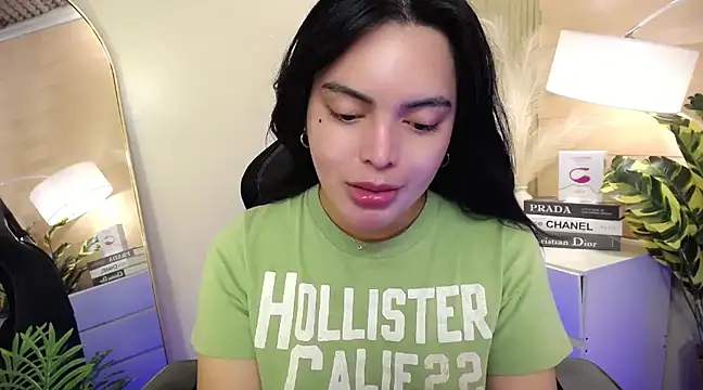 Snapshot of HotstuffCherrySummer chatting on 01/12/25, 10:34 HotstuffCherrySummer online show from 01/12/25, 10:34