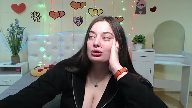 Snapshot of MilanaPrice chatting on 02/08/25, 06:12 MilanaPrice online show from 02/08/25, 06:12