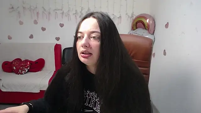 Snapshot of MilanaPrice chatting on 10/12/25, 05:28 MilanaPrice online show from 10/12/25, 05:28