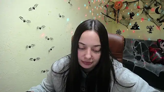 Snapshot of MilanaPrice chatting on 10/19/25, 05:24 MilanaPrice online show from 10/19/25, 05:24