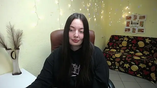 Snapshot of MilanaPrice chatting on 11/11/25, 06:30 MilanaPrice online show from 11/11/25, 06:30