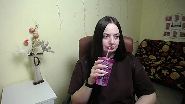 Snapshot of MilanaPrice chatting on 11/15/25, 06:15 MilanaPrice online show from 11/15/25, 06:15