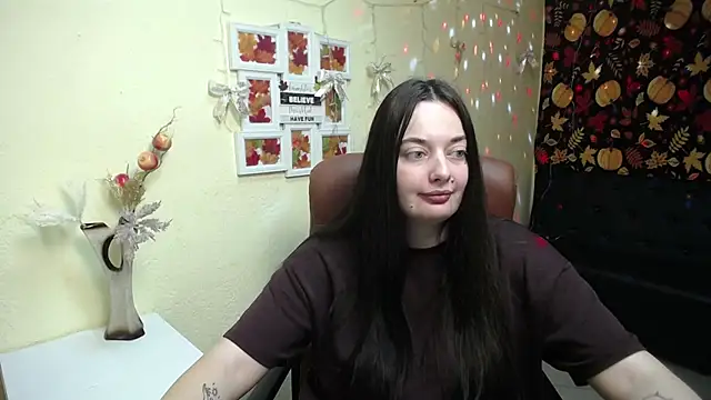 Snapshot of MilanaPrice chatting on 11/23/25, 06:30 MilanaPrice online show from 11/23/25, 06:30