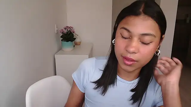 Snapshot of dark_enchantress_ chatting on 12/08/24, 10:25 dark enchantress online show from 12/08/24, 10:25