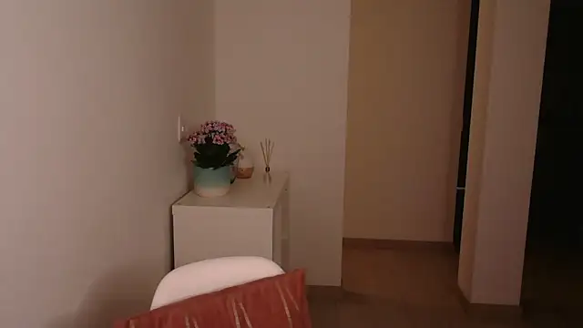 Snapshot of dark_enchantress_ chatting on 12/22/24, 04:39 dark enchantress online show from 12/22/24, 04:39