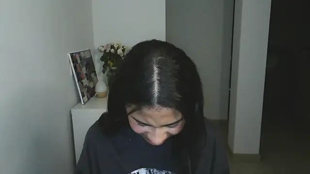 Snapshot of dark_enchantress_ chatting on 01/12/25, 01:21 dark enchantress online show from 01/12/25, 01:21