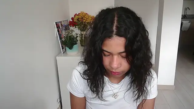 Snapshot of dark_enchantress_ chatting on 01/14/25, 10:12 dark enchantress online show from 01/14/25, 10:12