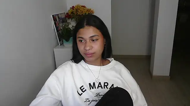 Snapshot of dark_enchantress_ chatting on 01/16/25, 05:21 dark enchantress online show from 01/16/25, 05:21