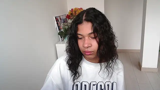 Snapshot of dark_enchantress_ chatting on 01/19/25, 10:28 dark enchantress online show from 01/19/25, 10:28