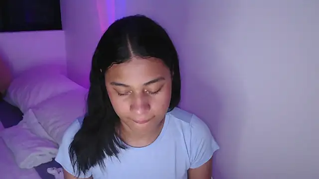 Snapshot of dark_enchantress_ chatting on 03/18/25, 12:05 dark enchantress online show from 03/18/25, 12:05