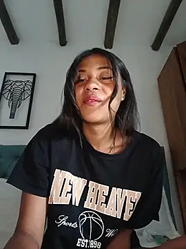 Snapshot of dark_enchantress_ chatting on 10/08/25, 07:00 dark enchantress online show from 10/08/25, 07:00