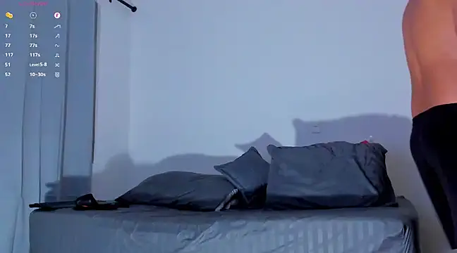 Snapshot of Cloudy_pigDude chatting on 12/31/24, 05:44 Cloudy pigDude online show from 12/31/24, 05:44