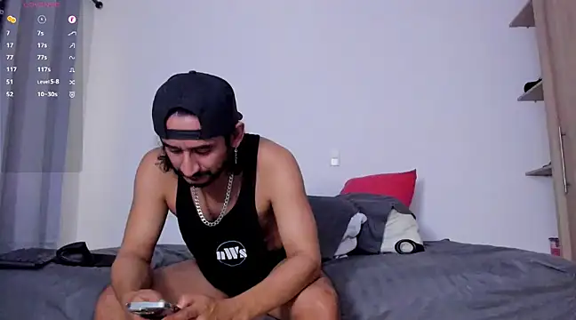 Snapshot of Cloudy_pigDude chatting on 02/24/25, 01:21 Cloudy pigDude online show from 02/24/25, 01:21