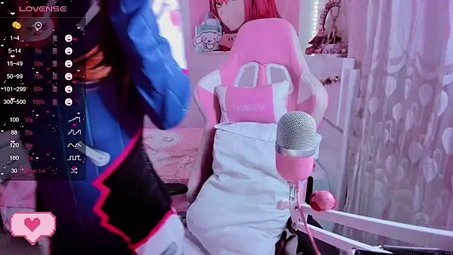 Snapshot of mia_kawaii05 chatting on 12/08/24, 10:14 mia kawaii05 online show from 12/08/24, 10:14