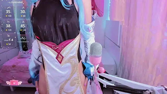 Snapshot of mia_kawaii05 chatting on 11/10/25, 09:36 mia kawaii05 online show from 11/10/25, 09:36