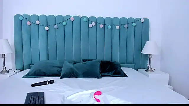 marianaaguii online show from 12/30/24, 11:48