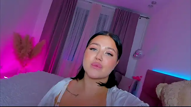 KylieLips online show from 09/18/25, 06:54