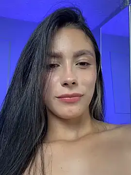 Snapshot of Lauraxx69 chatting on 03/17/25, 07:35 Lauraxx69 online show from 03/17/25, 07:35