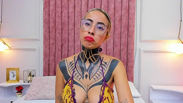 Snapshot of NicoleBlum chatting on 12/27/24, 07:57 NicoleBlum online show from 12/27/24, 07:57