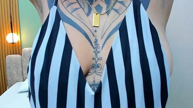 Snapshot of NicoleBlum chatting on 03/10/25, 04:46 NicoleBlum online show from 03/10/25, 04:46