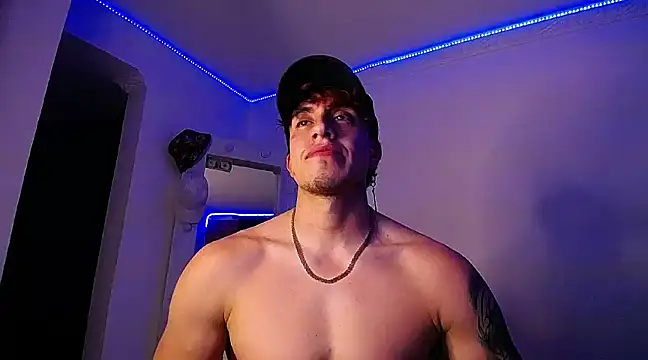 Snapshot of strongboy_ chatting on 12/28/24, 04:30 strongboy online show from 12/28/24, 04:30