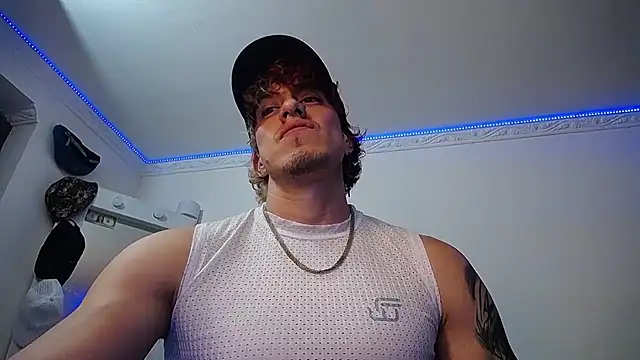 Snapshot of strongboy_ chatting on 03/16/25, 01:07 strongboy online show from 03/16/25, 01:07