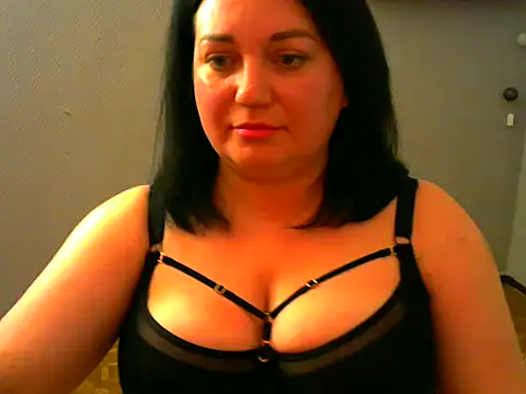 Snapshot of AmanaGi chatting on 12/30/24, 01:03 AmanaGi online show from 12/30/24, 01:03