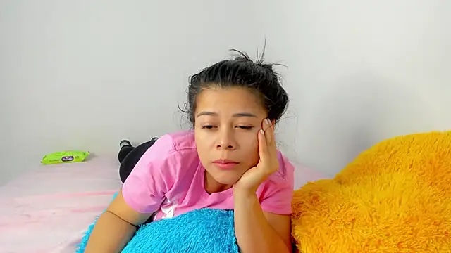 Snapshot of sweetnia chatting on 10/20/25, 05:24 sweetnia online show from 10/20/25, 05:24