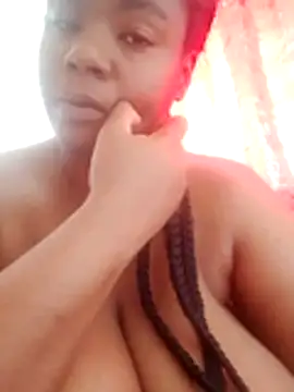 Snapshot of bigtitssxx chatting on 11/30/25, 06:12 bigtitssxx online show from 11/30/25, 06:12