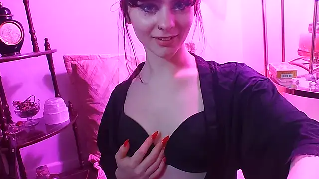 Snapshot of crystalsbaby chatting on 01/05/25, 02:27 crystalsbaby online show from 01/05/25, 02:27