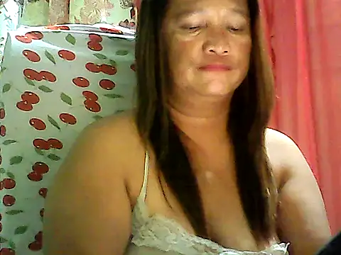 Snapshot of hott_scarlett chatting on 04/25/26, 12:30 hott scarlett online show from 04/25/26, 12:30