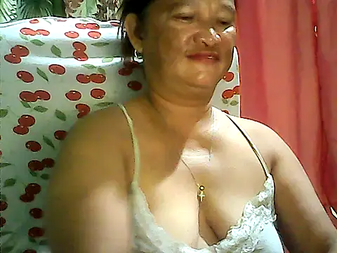 Snapshot of hott_scarlett chatting on 05/10/26, 01:05 hott scarlett online show from 05/10/26, 01:05