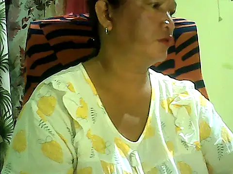 Snapshot of hott_scarlett chatting on 05/20/26, 01:06 hott scarlett online show from 05/20/26, 01:06
