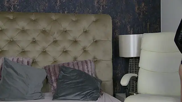 AriaRussell online show from 04/06/26, 03:57