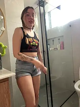 Snapshot of Darling_XXX chatting on 12/18/24, 07:08 Darling XXX online show from 12/18/24, 07:08