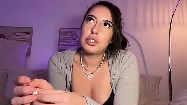 Snapshot of SissiVienna chatting on 12/18/25, 06:47 SissiVienna online show from 12/18/25, 06:47