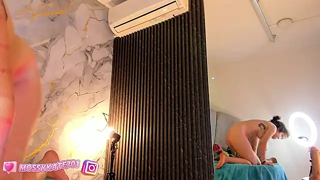 Katemoss70 online show from 02/20/25, 09:31