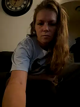 bustybunny25 online show from 10/23/25, 03:44